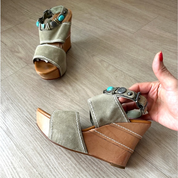 Platform Shoes - Picture 3 of 6